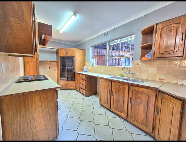2 BEDROOM HOUSE TO LET IN DALPARK